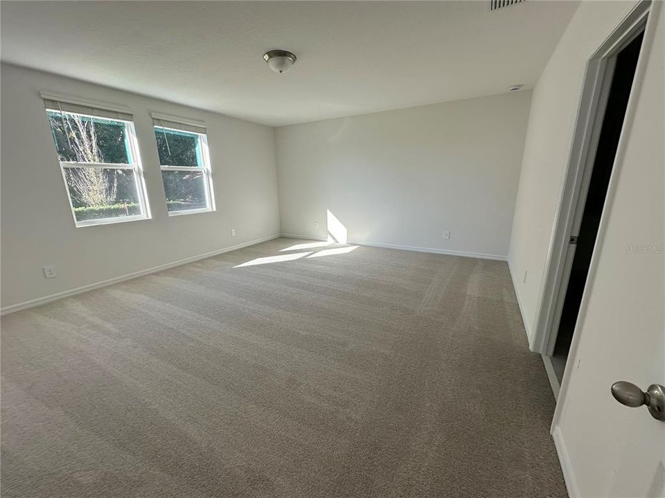 For Rent: $2,495 (5 beds, 3 baths, 2828 Square Feet)