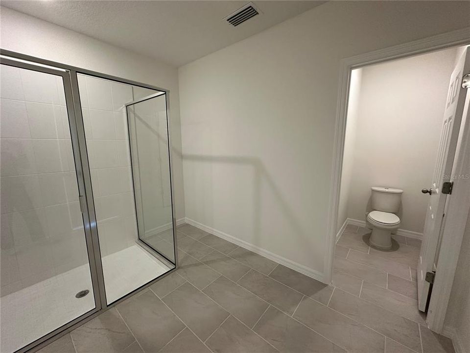 For Rent: $2,495 (5 beds, 3 baths, 2828 Square Feet)