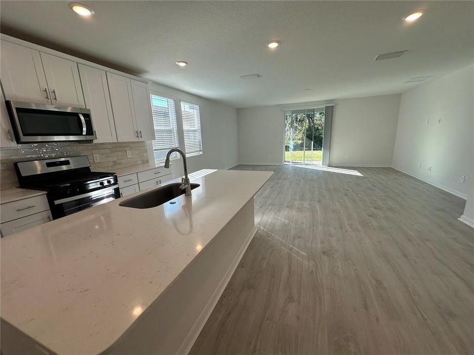 For Rent: $2,495 (5 beds, 3 baths, 2828 Square Feet)