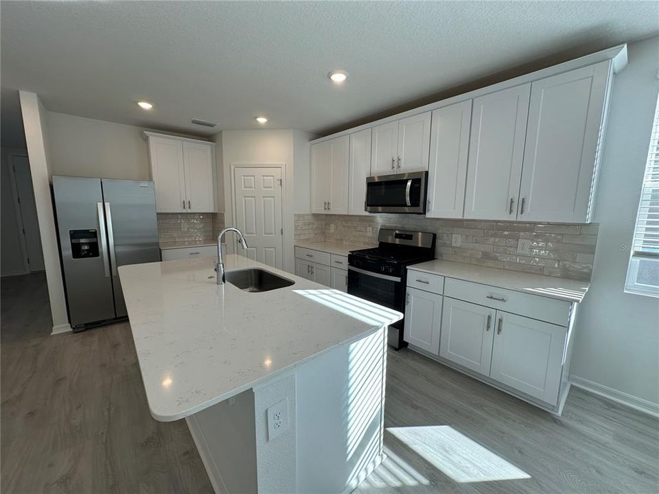 For Rent: $2,495 (5 beds, 3 baths, 2828 Square Feet)