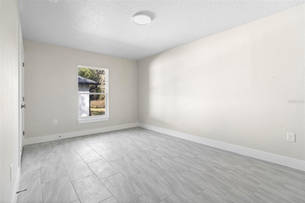 На продажу: $380,000 (4 спален, 2 ванн, 1672 Квадратных фут)