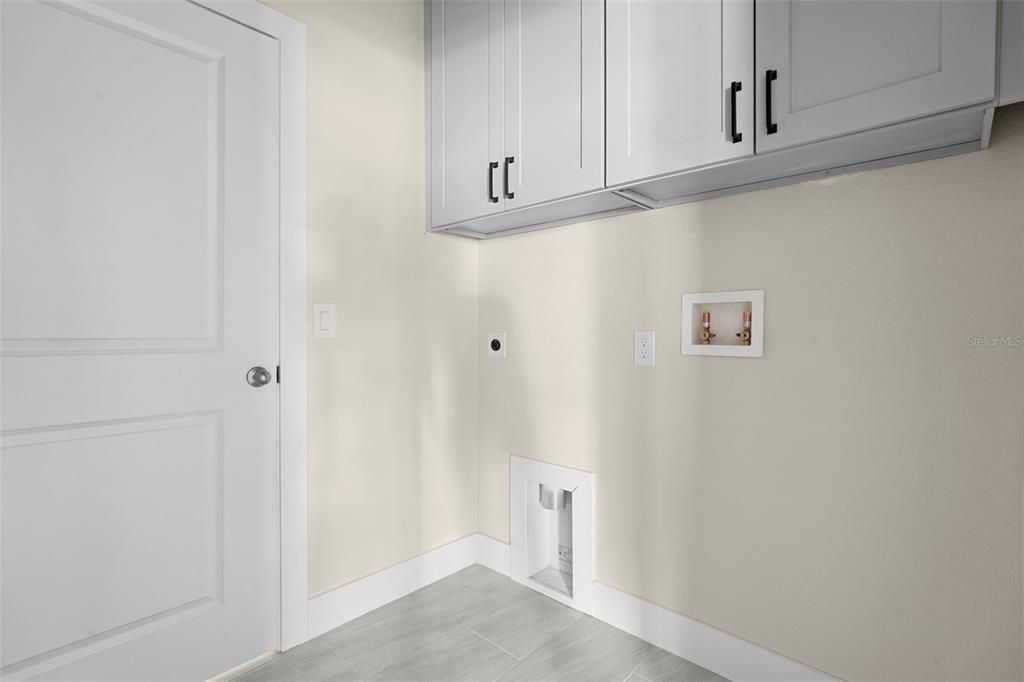 На продажу: $380,000 (4 спален, 2 ванн, 1672 Квадратных фут)