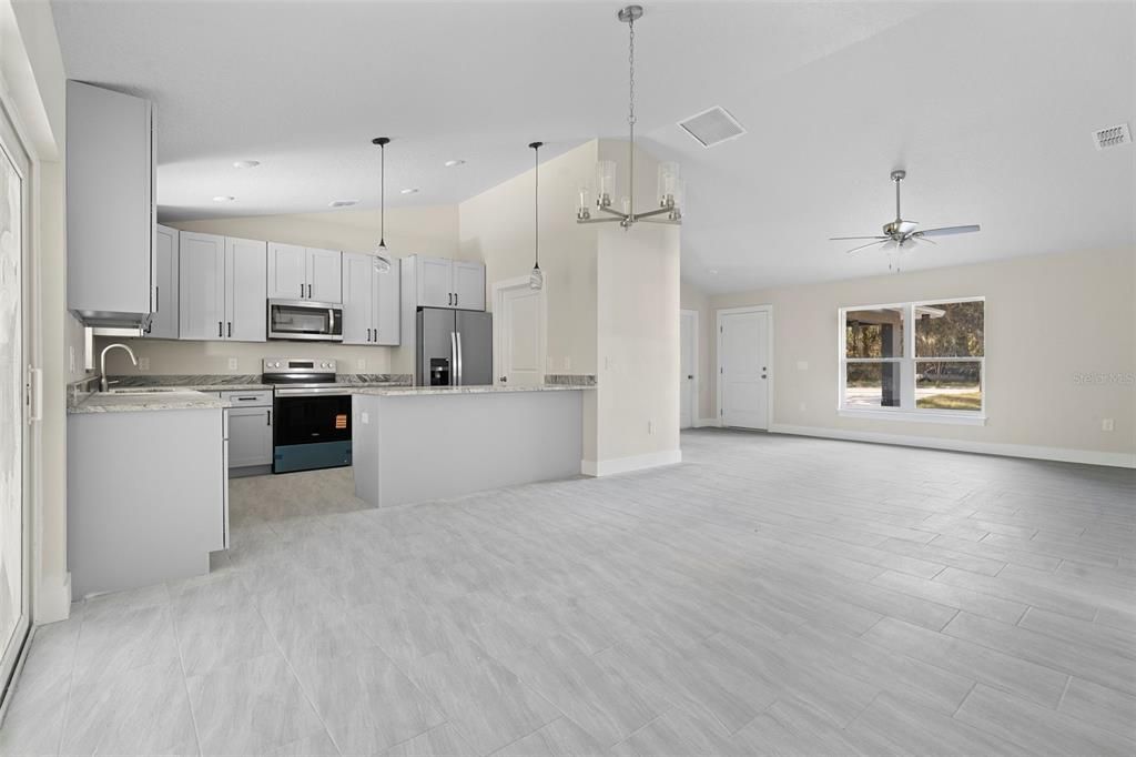 На продажу: $380,000 (4 спален, 2 ванн, 1672 Квадратных фут)