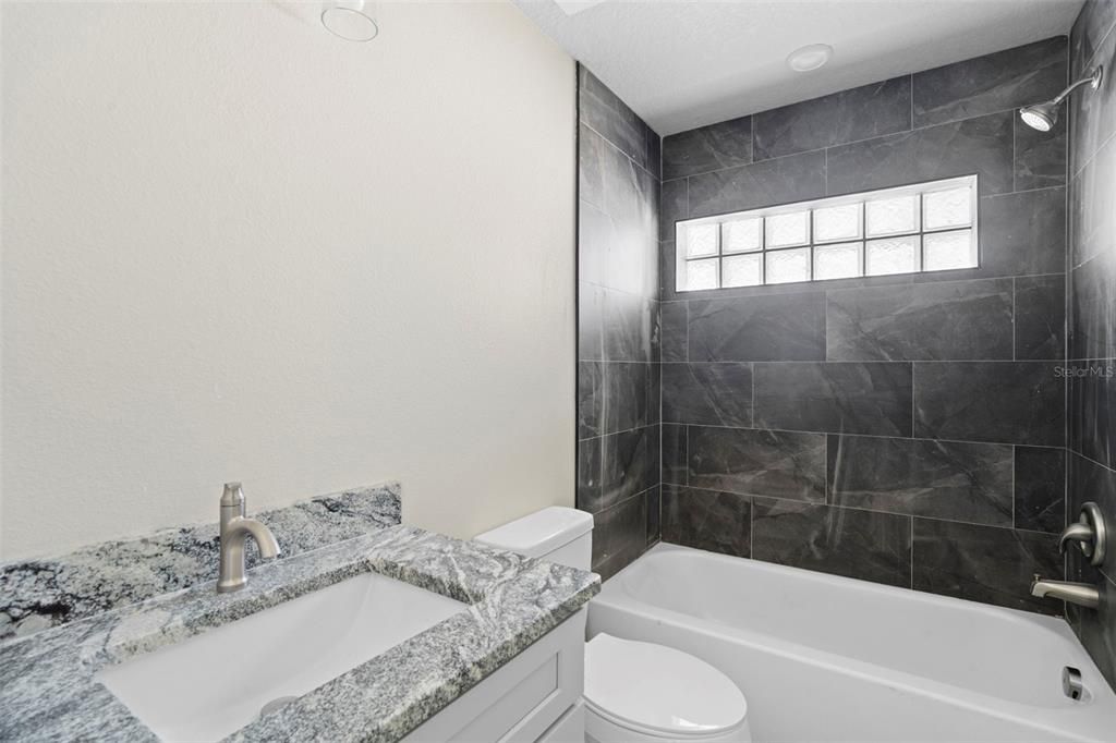 На продажу: $380,000 (4 спален, 2 ванн, 1672 Квадратных фут)