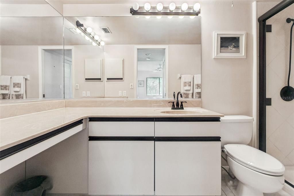 待售: $255,000 (2 贝兹, 2 浴室, 983 平方英尺)