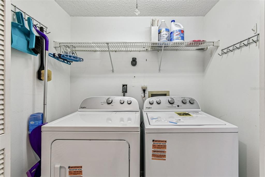 待售: $255,000 (2 贝兹, 2 浴室, 983 平方英尺)