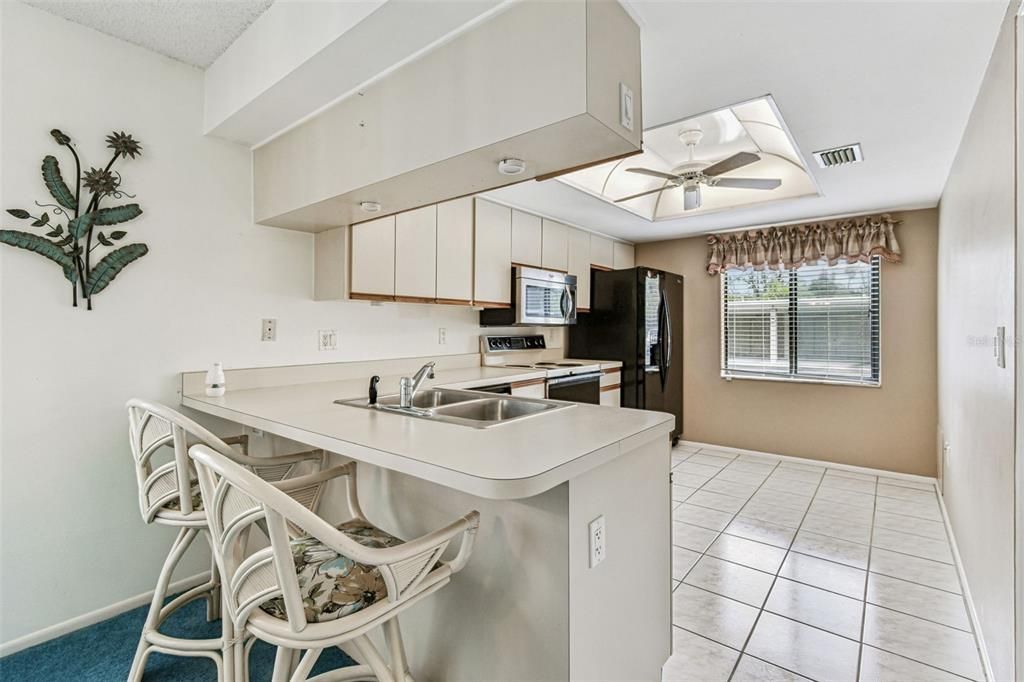 待售: $255,000 (2 贝兹, 2 浴室, 983 平方英尺)