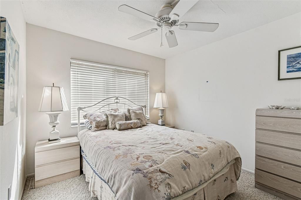 待售: $255,000 (2 贝兹, 2 浴室, 983 平方英尺)