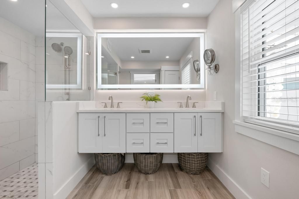 For Sale: $1,395,000 (3 beds, 3 baths, 1610 Square Feet)