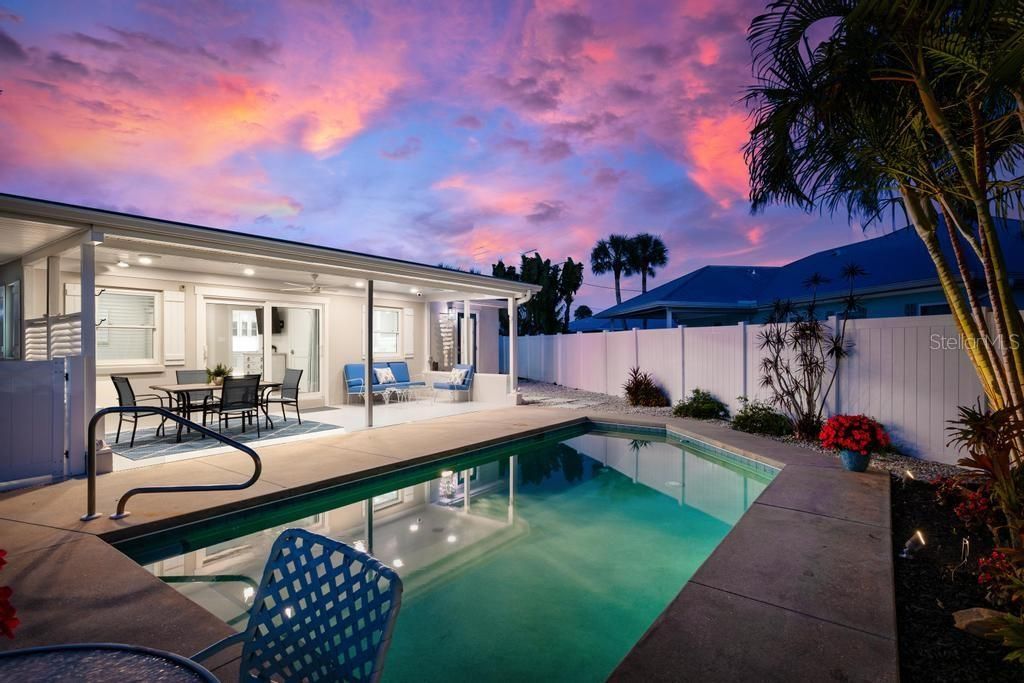 For Sale: $1,395,000 (3 beds, 3 baths, 1610 Square Feet)