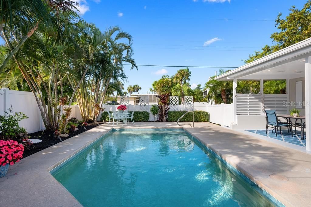 For Sale: $1,395,000 (3 beds, 3 baths, 1610 Square Feet)