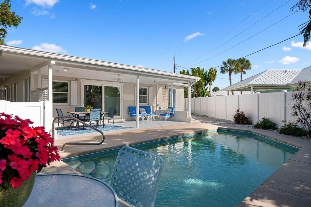 For Sale: $1,395,000 (3 beds, 3 baths, 1610 Square Feet)