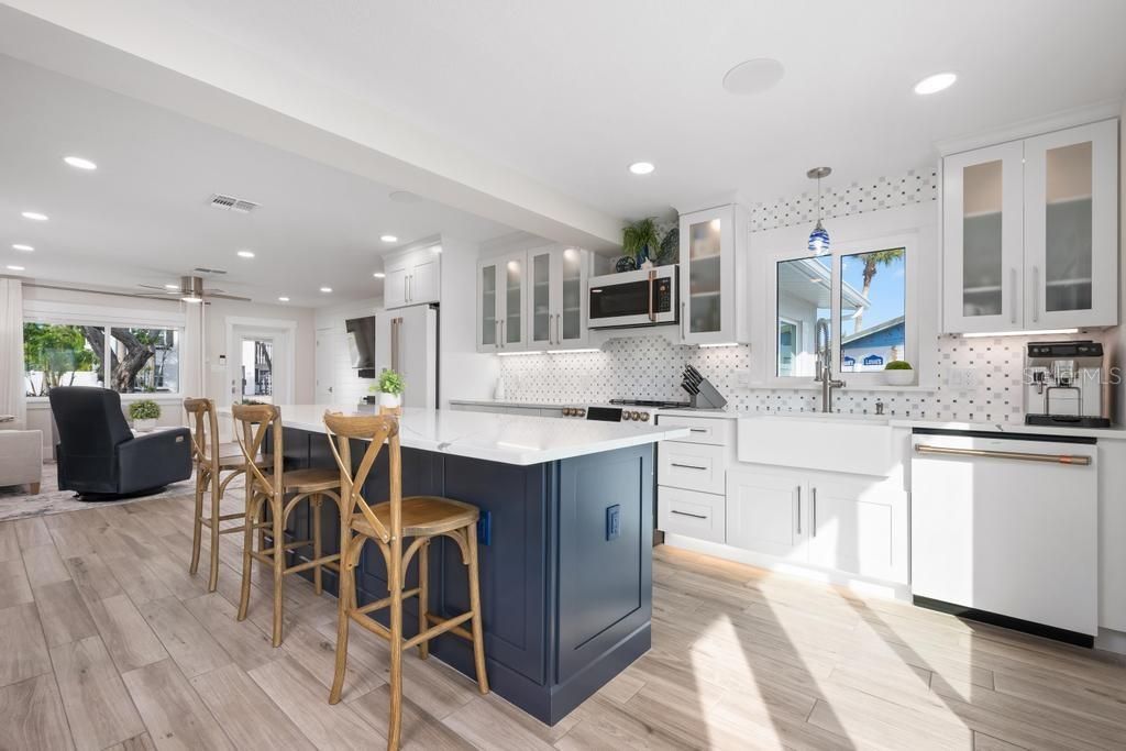 For Sale: $1,395,000 (3 beds, 3 baths, 1610 Square Feet)