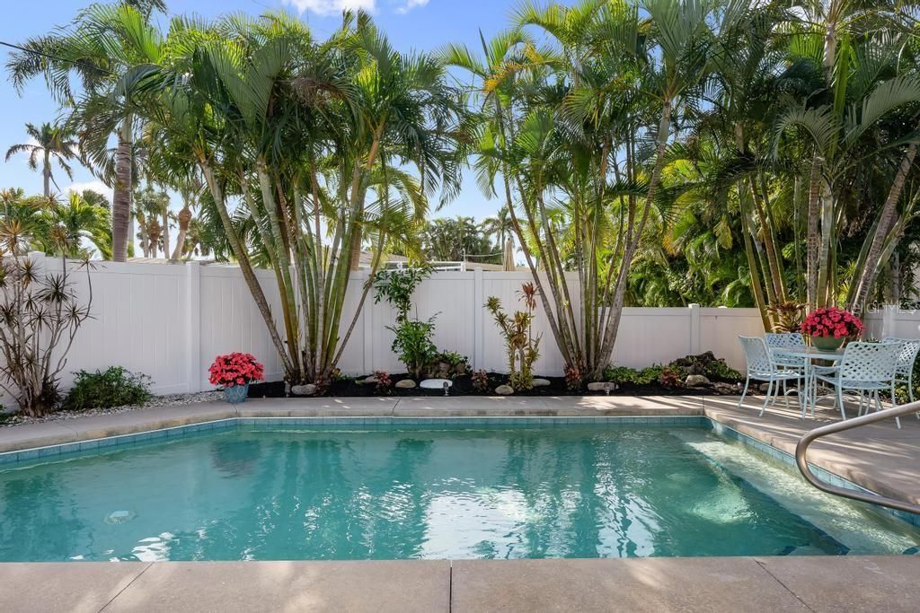 For Sale: $1,395,000 (3 beds, 3 baths, 1610 Square Feet)