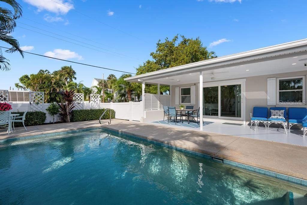 For Sale: $1,395,000 (3 beds, 3 baths, 1610 Square Feet)