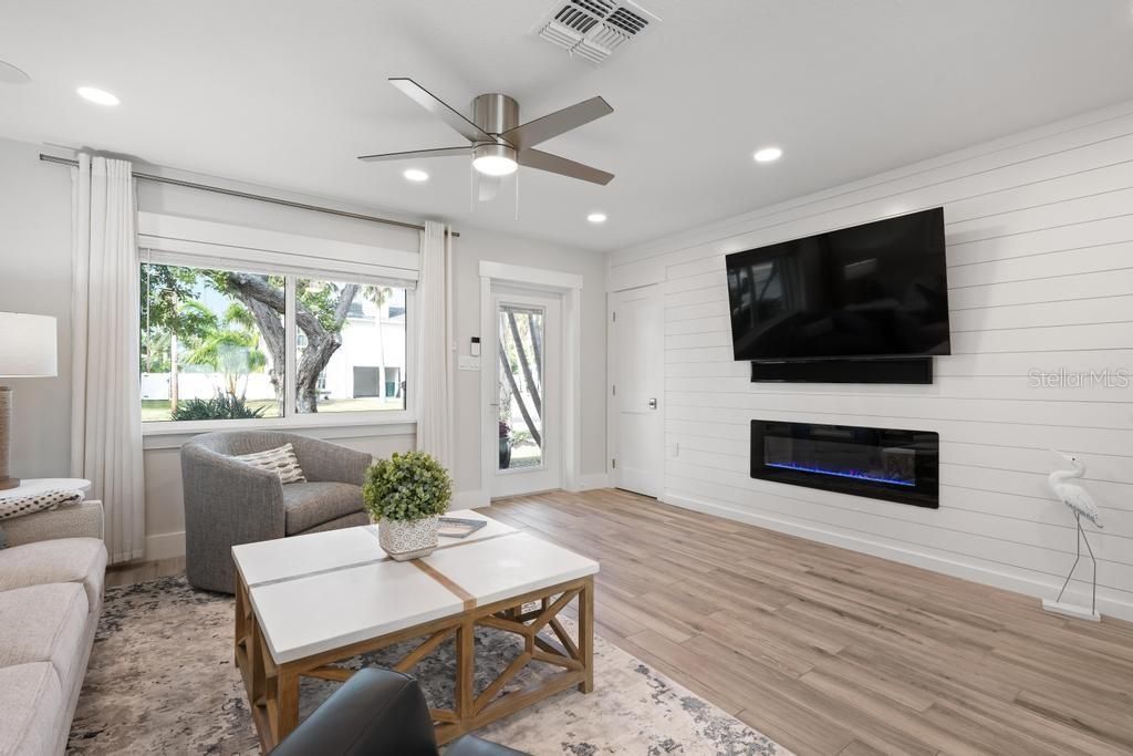 For Sale: $1,395,000 (3 beds, 3 baths, 1610 Square Feet)