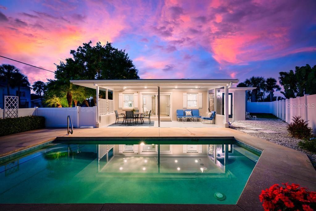 For Sale: $1,395,000 (3 beds, 3 baths, 1610 Square Feet)