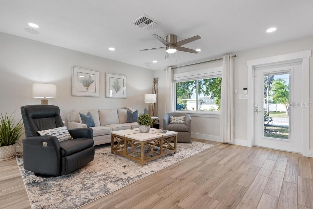 For Sale: $1,395,000 (3 beds, 3 baths, 1610 Square Feet)