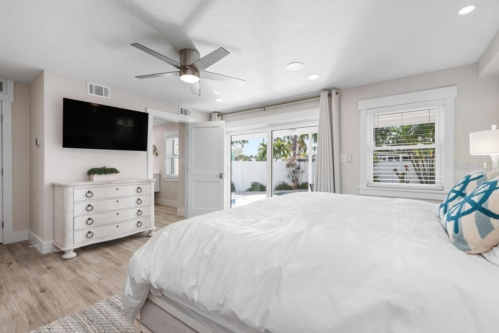 For Sale: $1,395,000 (3 beds, 3 baths, 1610 Square Feet)