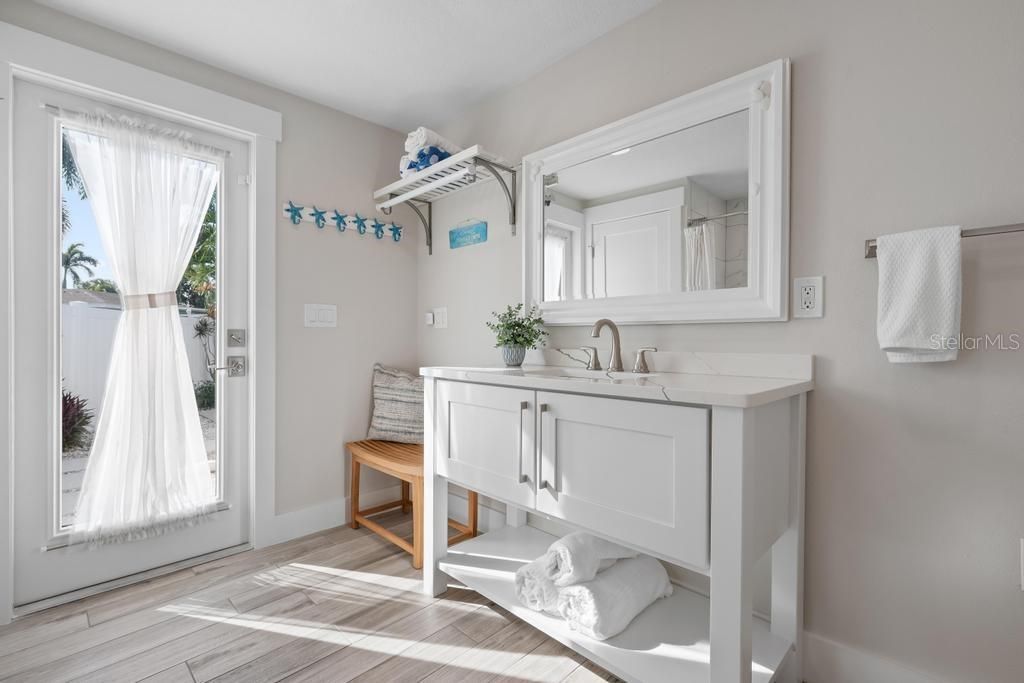 For Sale: $1,395,000 (3 beds, 3 baths, 1610 Square Feet)