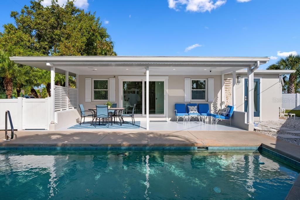 For Sale: $1,395,000 (3 beds, 3 baths, 1610 Square Feet)