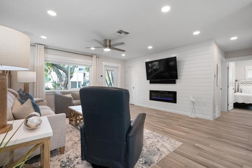 For Sale: $1,395,000 (3 beds, 3 baths, 1610 Square Feet)