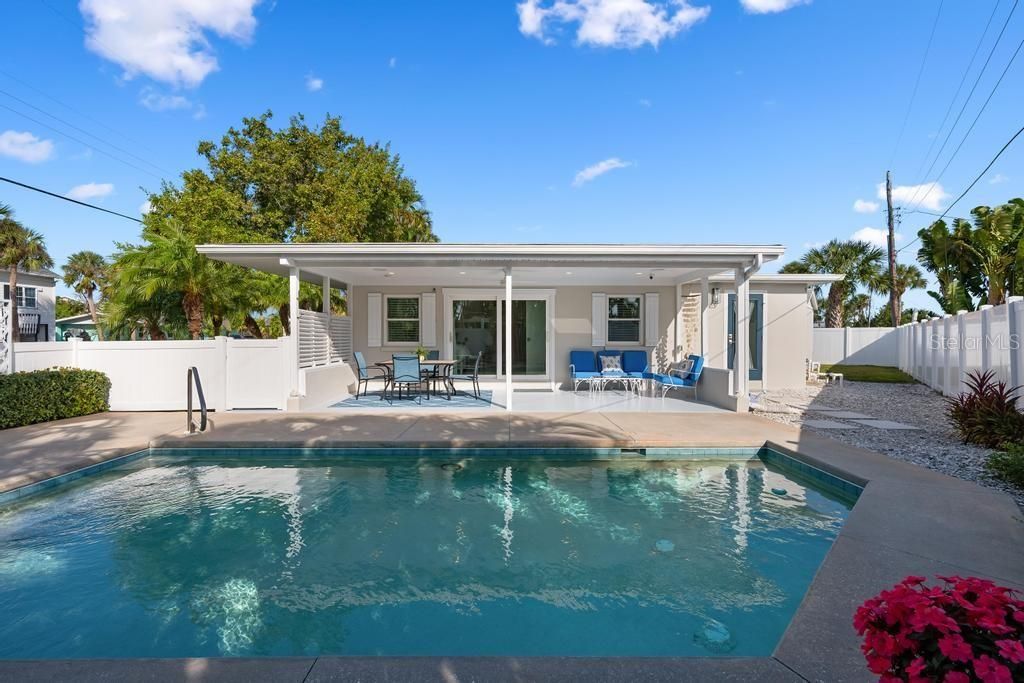 For Sale: $1,395,000 (3 beds, 3 baths, 1610 Square Feet)