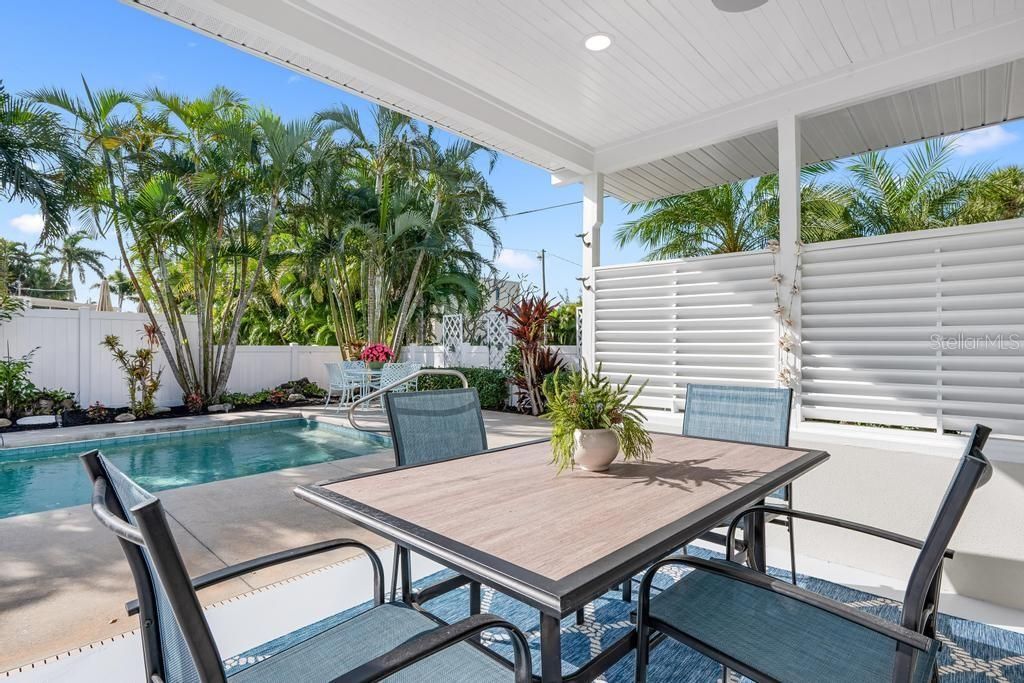 For Sale: $1,395,000 (3 beds, 3 baths, 1610 Square Feet)