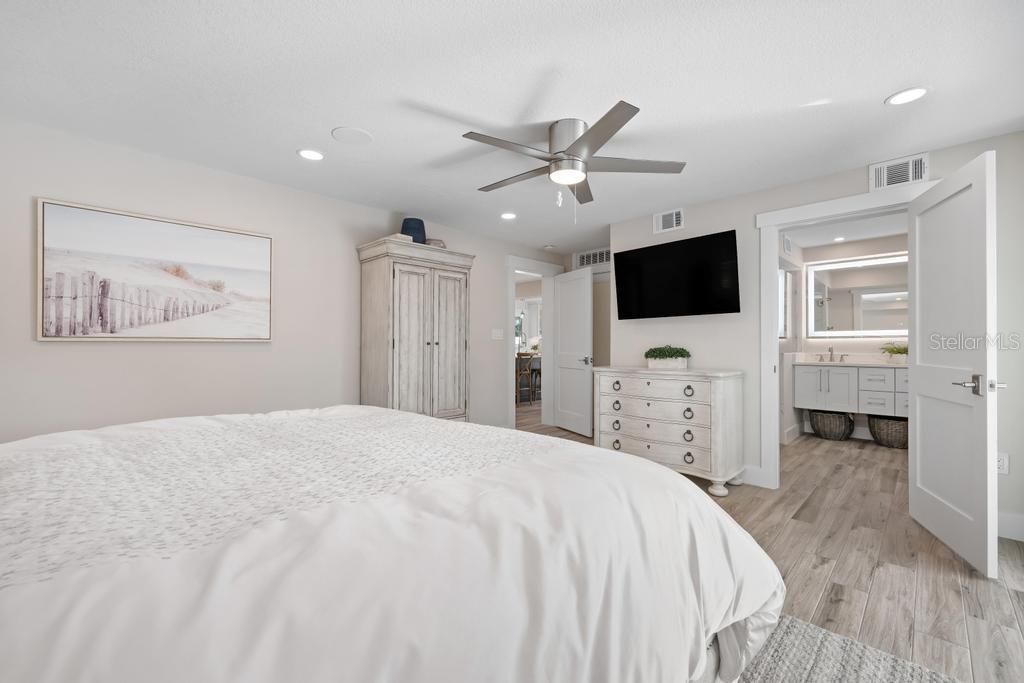 For Sale: $1,395,000 (3 beds, 3 baths, 1610 Square Feet)