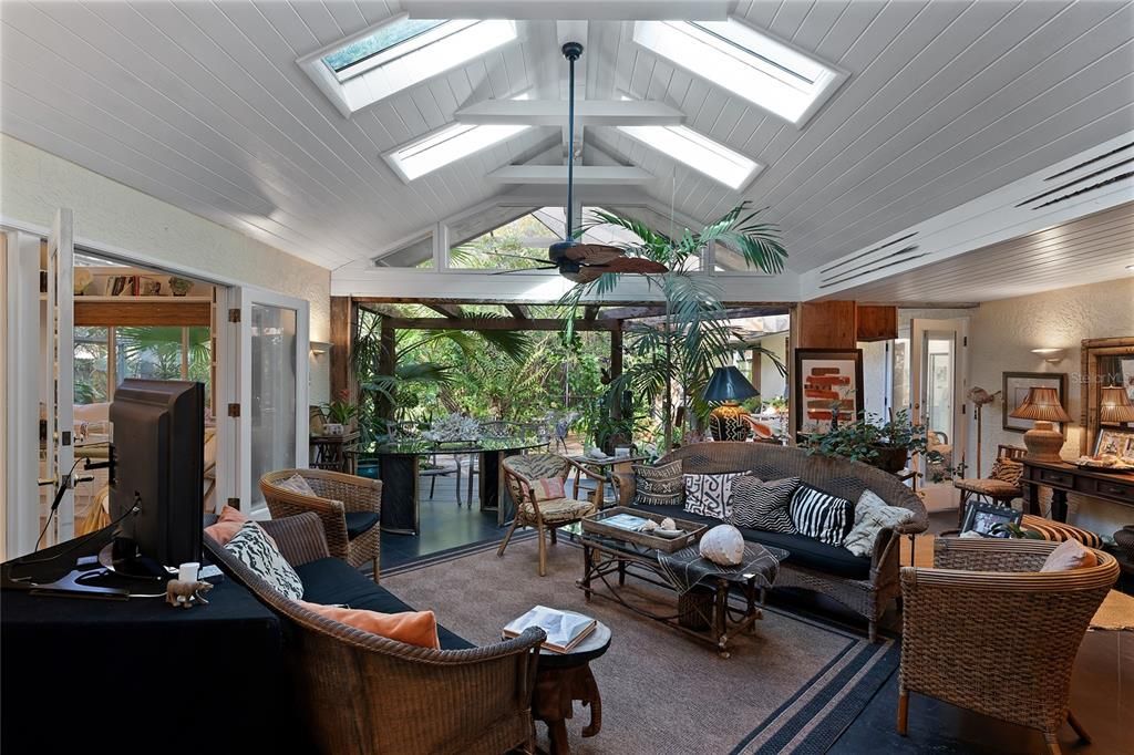 For Sale: $1,150,000 (4 beds, 3 baths, 2635 Square Feet)