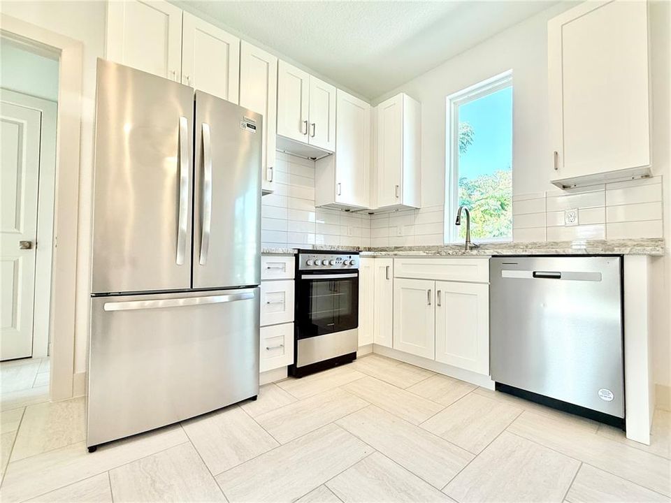 出租: $1,850 (1 贝兹, 1 浴室, 1084 平方英尺)