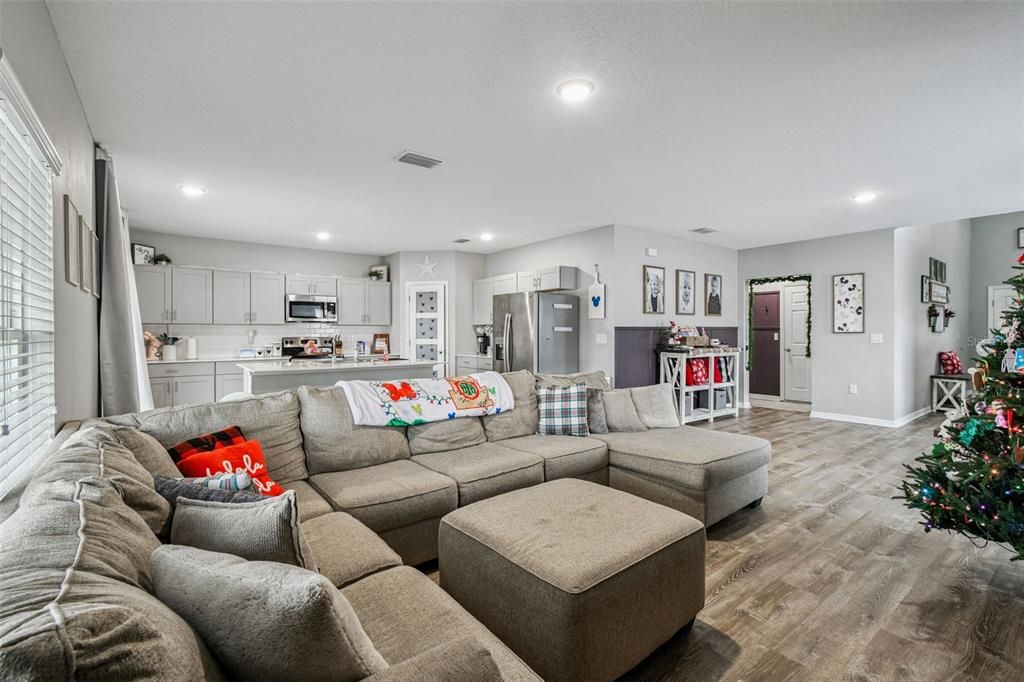 For Sale: $419,900 (5 beds, 3 baths, 2479 Square Feet)