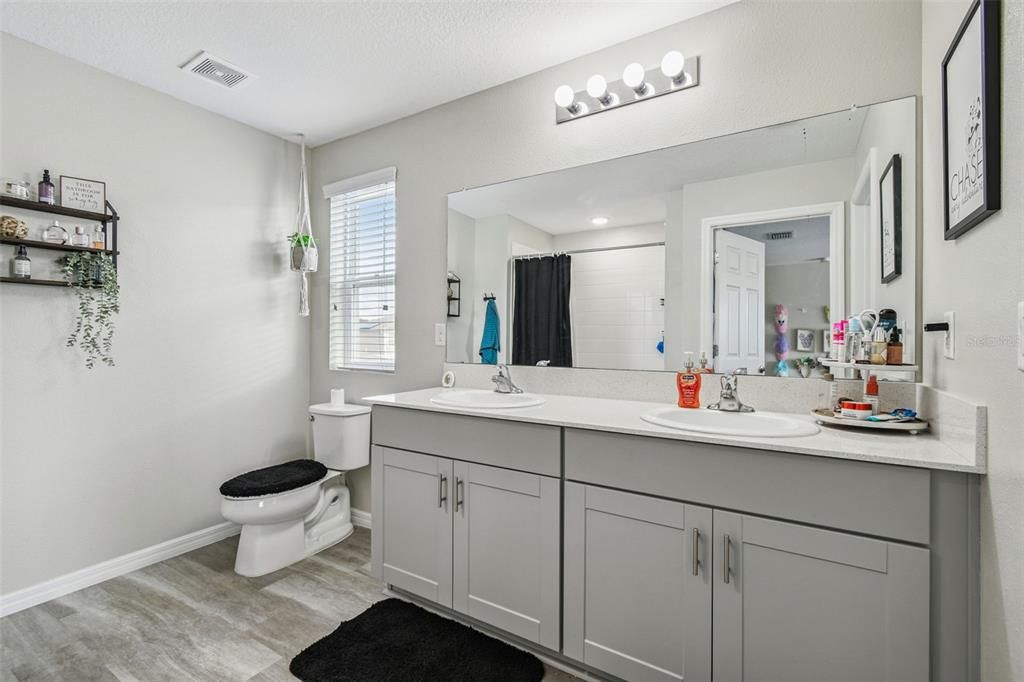 For Sale: $419,900 (5 beds, 3 baths, 2479 Square Feet)