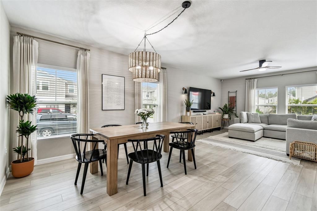 На продажу: $439,999 (5 спален, 3 ванн, 2470 Квадратных фут)