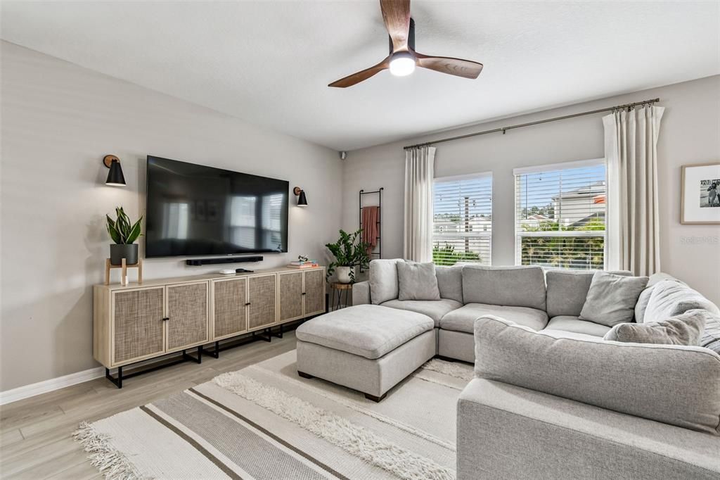 На продажу: $439,999 (5 спален, 3 ванн, 2470 Квадратных фут)