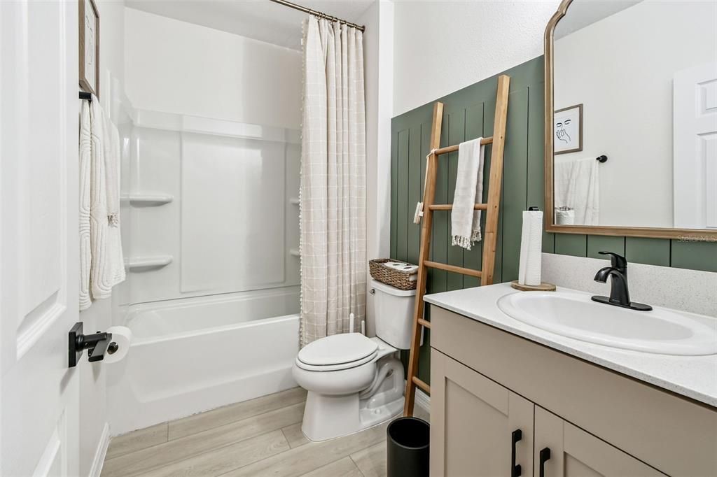 На продажу: $439,999 (5 спален, 3 ванн, 2470 Квадратных фут)