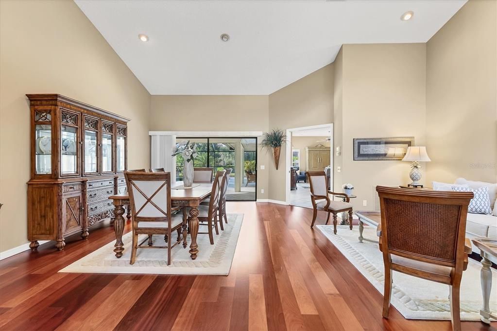 待售: $779,000 (3 贝兹, 2 浴室, 2001 平方英尺)