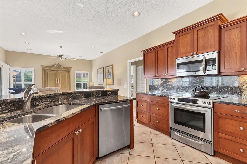 待售: $779,000 (3 贝兹, 2 浴室, 2001 平方英尺)