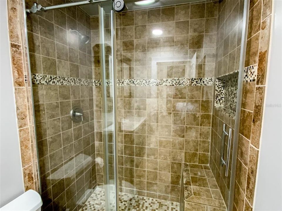 For Rent: $2,100 (2 beds, 1 baths, 790 Square Feet)