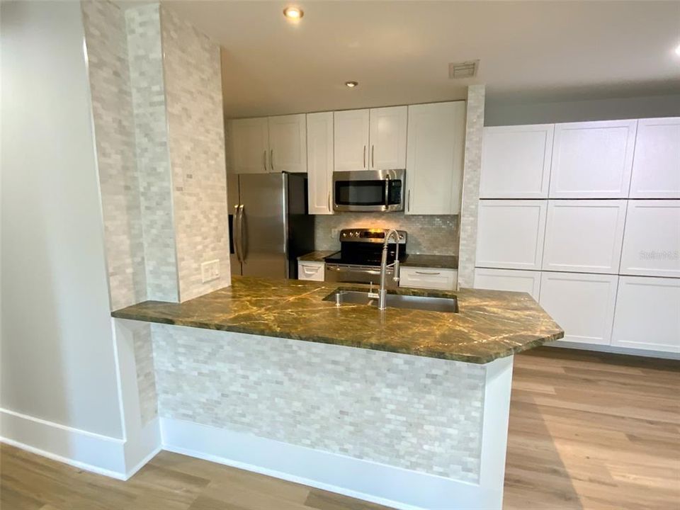 For Rent: $2,100 (2 beds, 1 baths, 790 Square Feet)