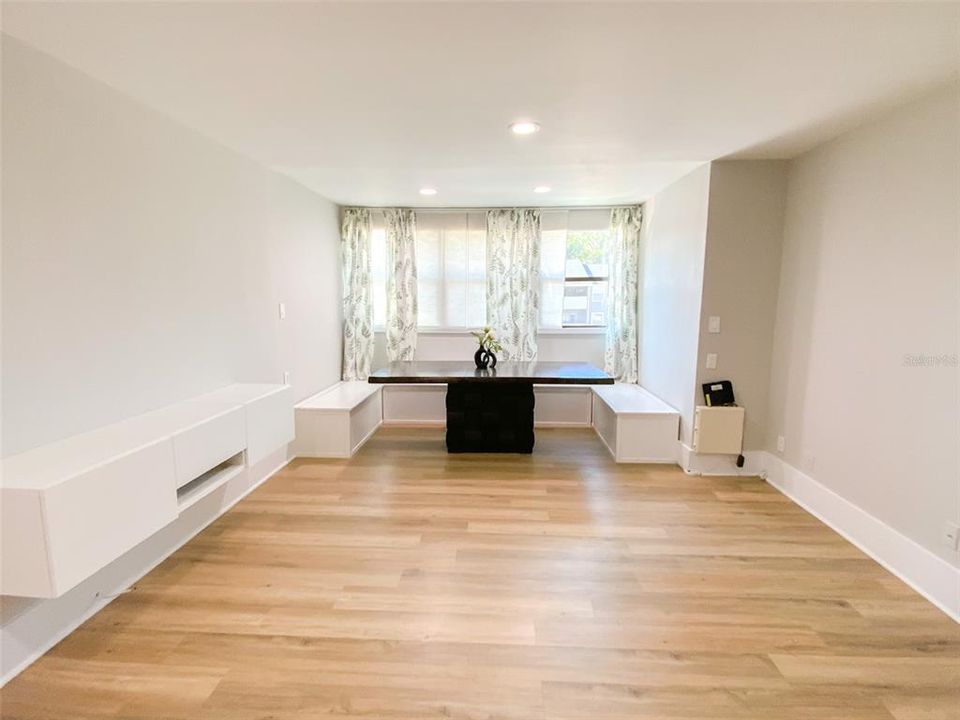 For Rent: $2,100 (2 beds, 1 baths, 790 Square Feet)