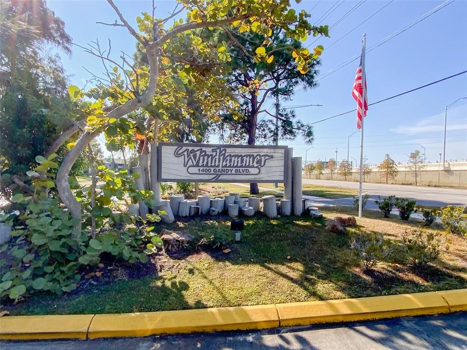 For Rent: $2,100 (2 beds, 1 baths, 790 Square Feet)