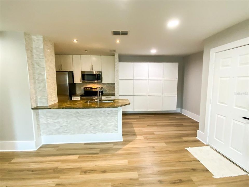 For Rent: $2,100 (2 beds, 1 baths, 790 Square Feet)