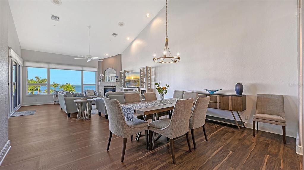 En Venta: $1,749,000 (3 camas, 3 baños, 2949 Pies cuadrados)