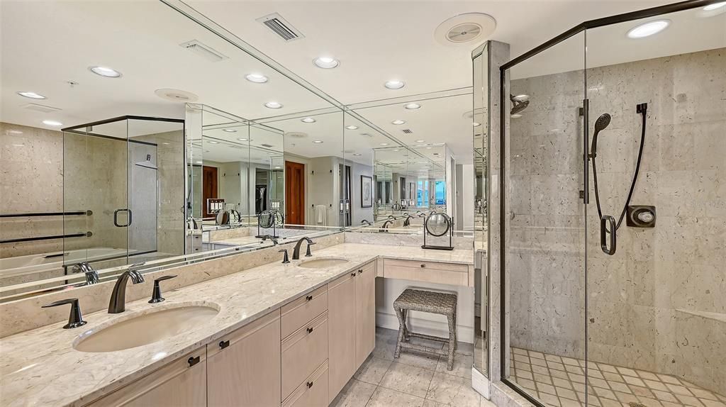 En Venta: $1,749,000 (3 camas, 3 baños, 2949 Pies cuadrados)