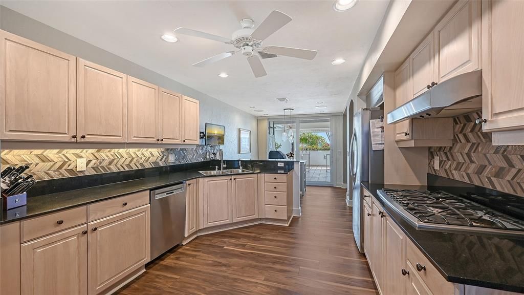 En Venta: $1,749,000 (3 camas, 3 baños, 2949 Pies cuadrados)