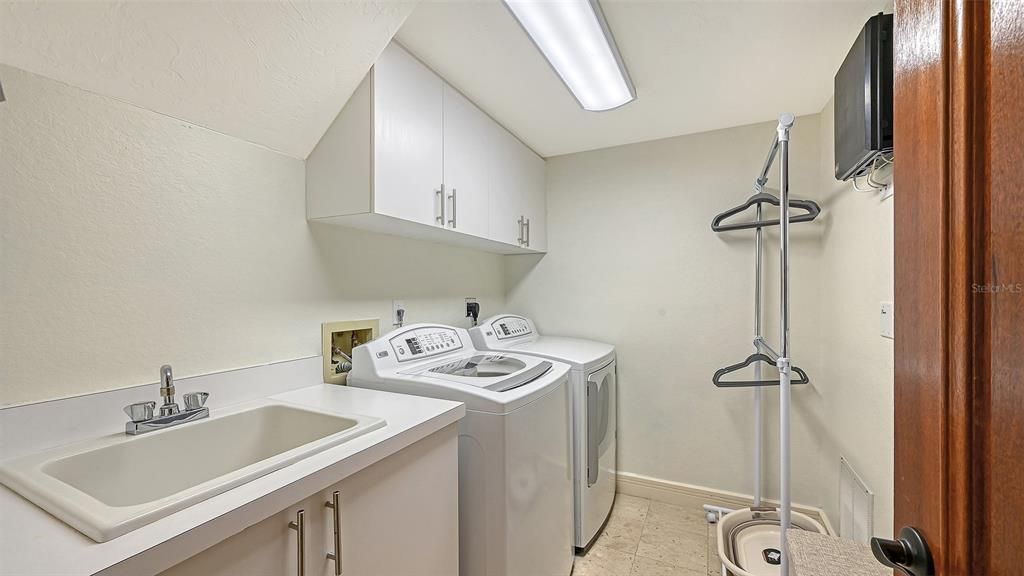 En Venta: $1,749,000 (3 camas, 3 baños, 2949 Pies cuadrados)