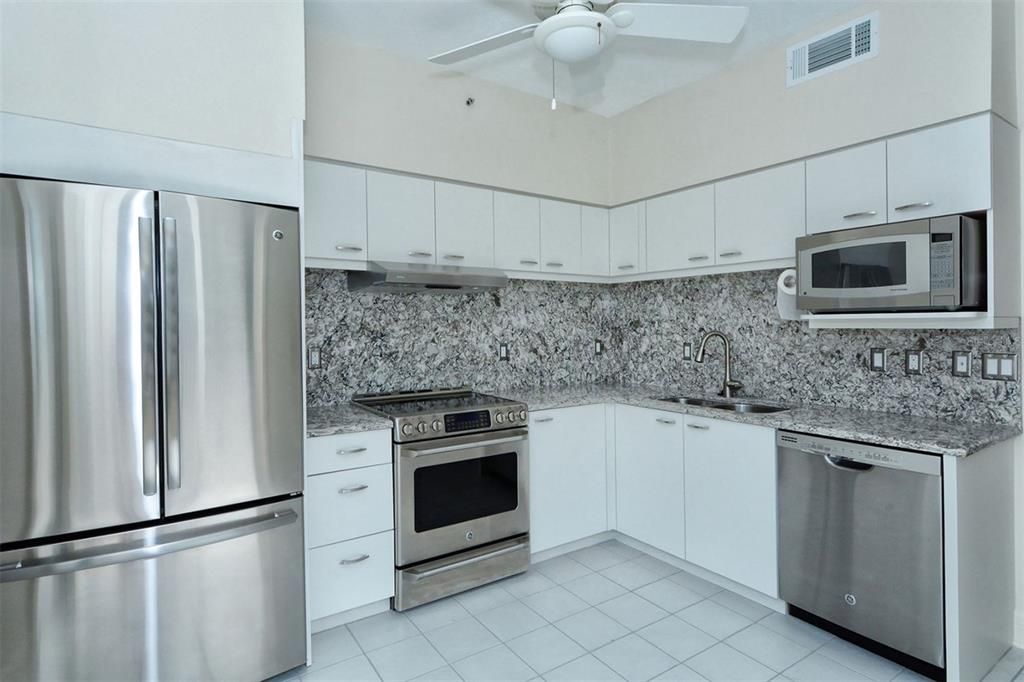 En Venta: $1,749,000 (3 camas, 3 baños, 2949 Pies cuadrados)