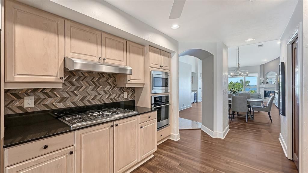 En Venta: $1,749,000 (3 camas, 3 baños, 2949 Pies cuadrados)