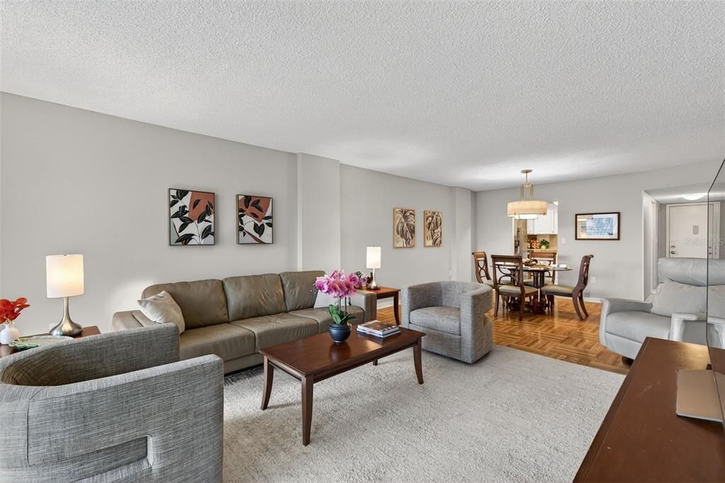 En Venta: $325,000 (1 camas, 1 baños, 965 Pies cuadrados)